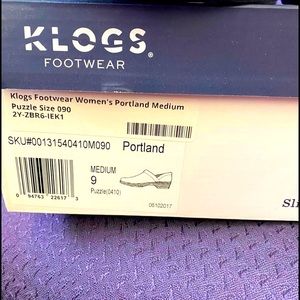 Klogs new in box never worn women’s shoes size 9